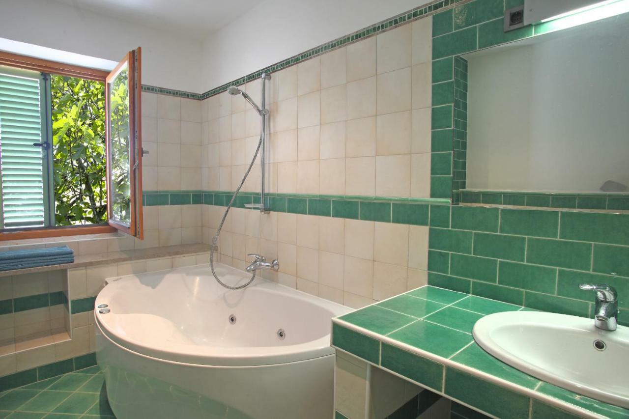 Spacious Villa In Parecag With A Swimming Pool Sečovlje 외부 사진
